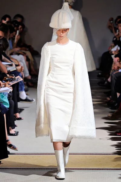 Look 19